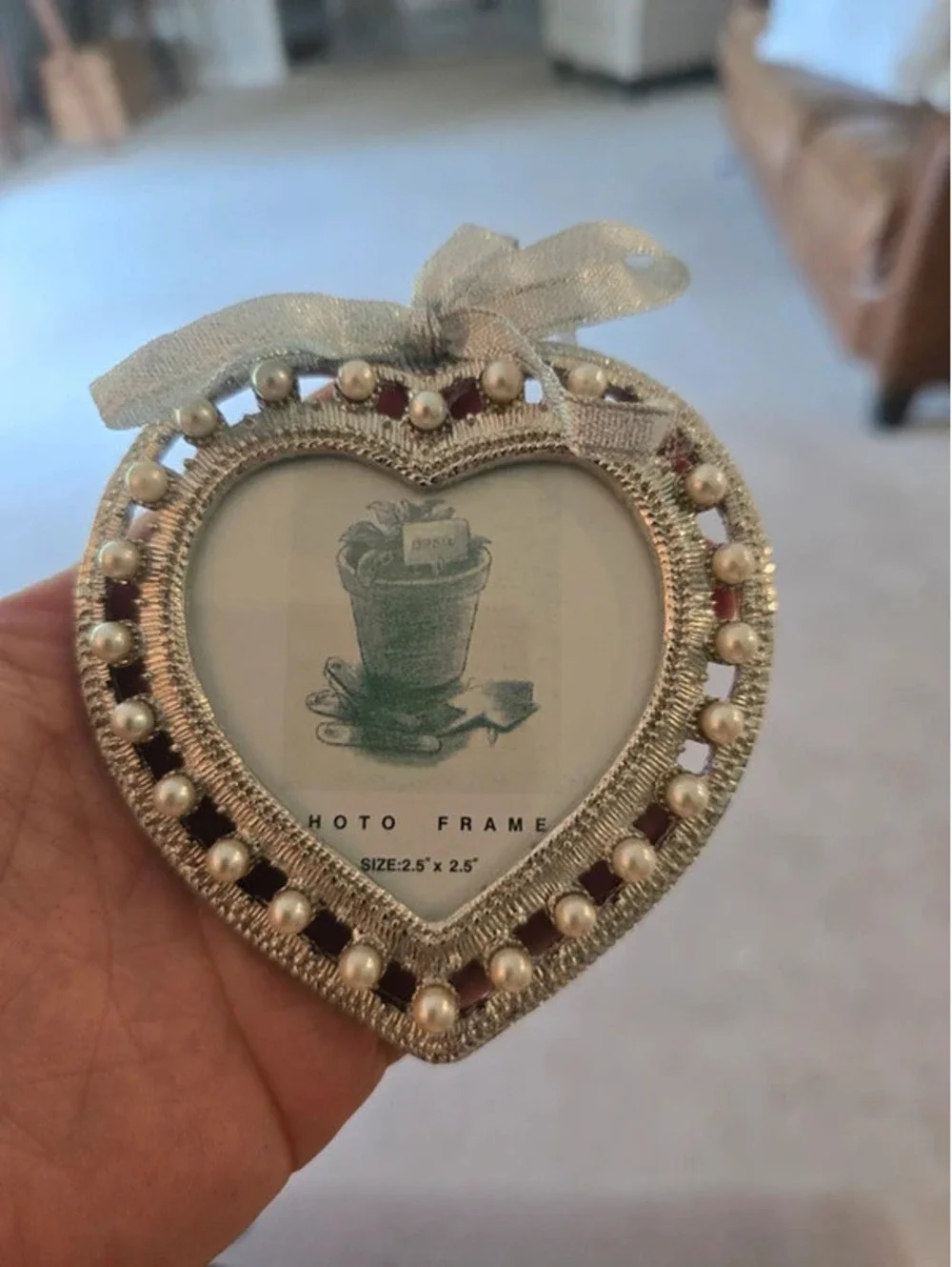 Vintage Heart Photo Frame with Faux Pearls – 2.5